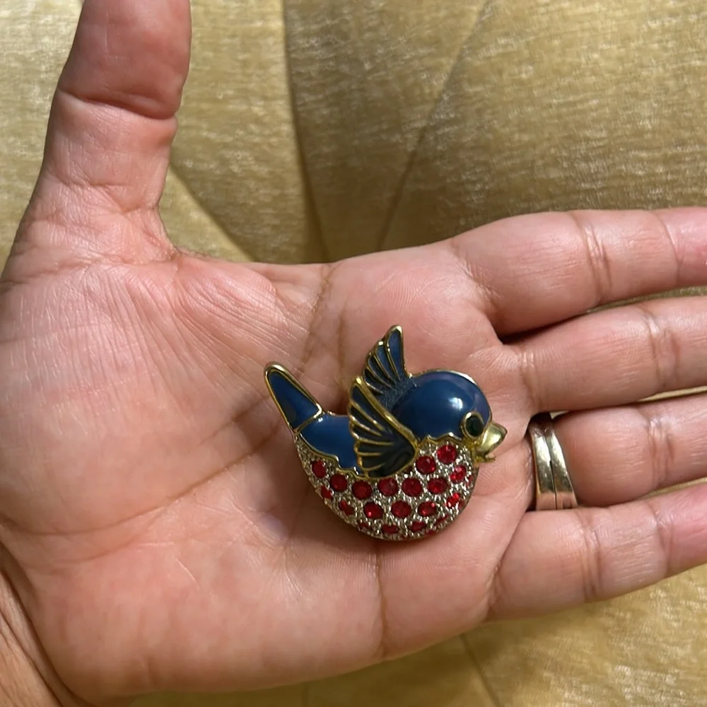 Rare Small vintage Red  rhinestone enamel inlaid bird brooch
